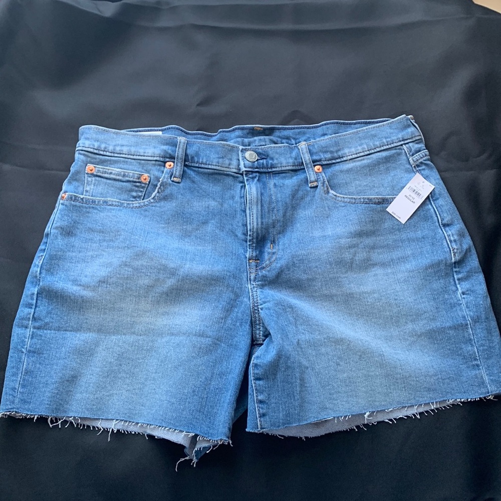 NWT Women’s Gap denim shorts